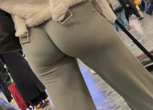[ God Tier ] Deep wedgie ass eating leggings showoff (OC)