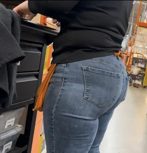 Pawg big ass in jeans