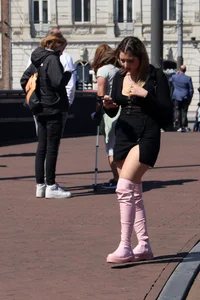 Hard boosted by sexy bratz trio + pink boots bonus