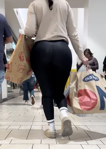 Latina MILF with an INSANE fat ass (OC)