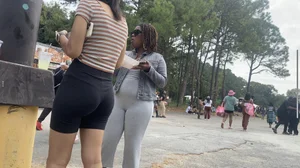 Sexy bubble butt in legging capri