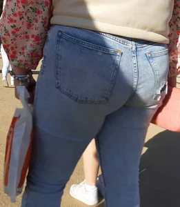 Teen ass in jeans with face shot