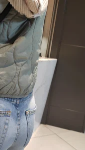 Tight jeans in the food court