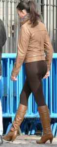 Brunette babe with a nice ass in tight brown leggings