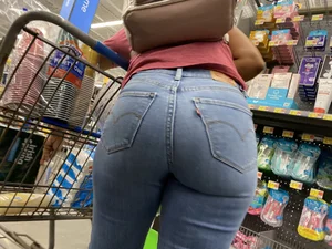 Black babe thick in jeans