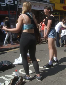 Guitar playing blonde babe with a nice ass and vtl in tight leggings