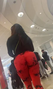 Massive PAWG ass in red leggings