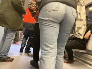 Big Hot Butt in Blue Jeans Public Transport Creepshots Gallery