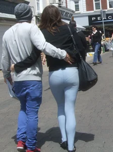 Girl in tight jeggings with vpl