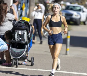 Amazingly hot candid sweaty girls jogging creepshots