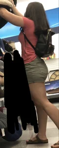 Thicc art lover Milf in shorts