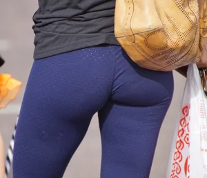 Milf with a great ass in tight blue leggings