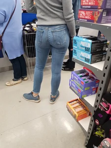 Sexy Russian babe with a great ass in tight jeans