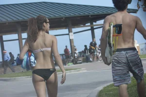 Even more hot and sexy bikini babes in Florida
