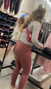 outrageously fat ass on this lulu employee