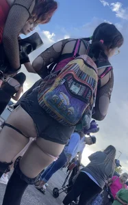 MUST SEE ! Latina goth girl showing off her cheeks