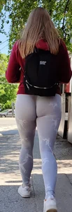 Blonde girl😍 eat tight leggings