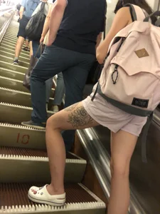 Sexy Legs With Tattoos - Girl in Shorts Escalator Creepshots