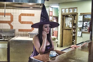 Candid sexy Hooters girls in their uniforms