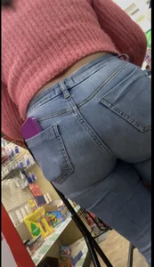 Nerdy butterface pawg with an amazing ass
