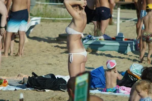 Sexy Girl in Swimsuit and Sunglasses Cameltoe Beach Candid Photos
