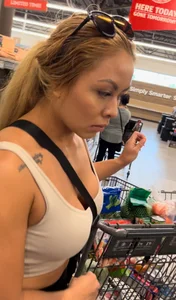 BEAUTIFUL Latina MILF bending over😍(oc)