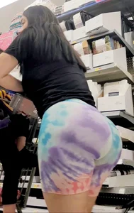 MEGA BBL milf latina with small waist in spandex bikers(OC)