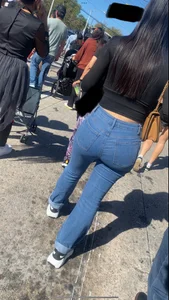 Sexy Latina in tight jeans w| bubble