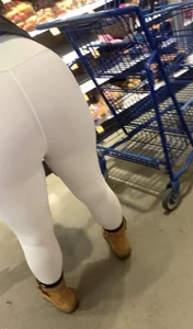 Berry thick gal  white leggings! (OC) few months old