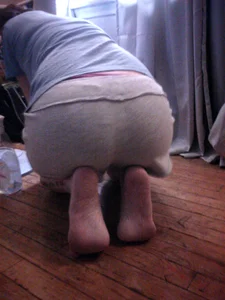 Mature Milf Standing on Her Knees on the Floor With Bare Feet Home Creepshot