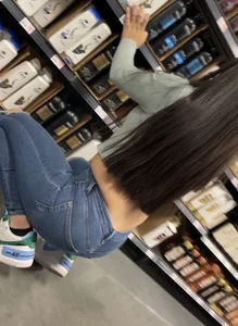 Really Oblivious Latina milf let me get all the angles