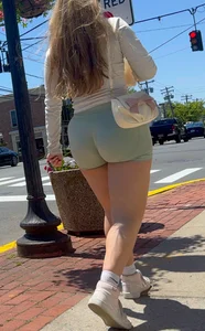 Thicc chick and her friend afternoon stroll w/ tight green yoga shorts