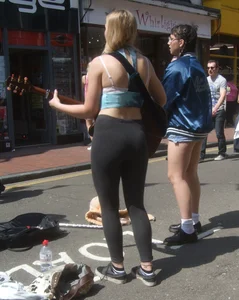 Guitar playing blonde babe with a nice ass and vtl in tight leggings