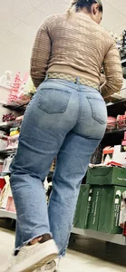 Latina baddie nice phattie in jeans‼️