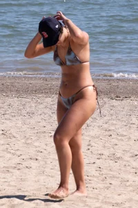 Don’t click if you hate chicks in bikinis