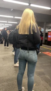 Spending qualitytime waiting for subway - Tight jeans and vpl