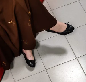 Girls' legs and feet closeup creepshots in public places