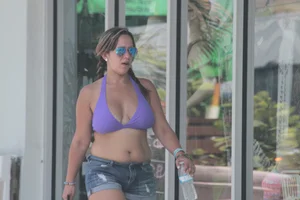 Various sexy Florida beach and bikini girls