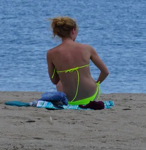 Sexy ass blonde milf on the beach in a thong with cameltoe and bending over