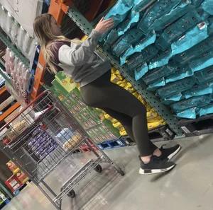 Blonde milf looking good in her leggings pt.2