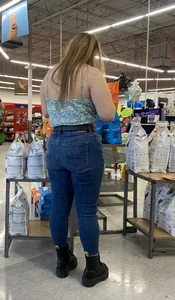 Nice ass at pet store