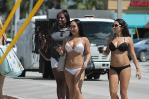 Group of Florida bikini babes and a sexy Asian busted
