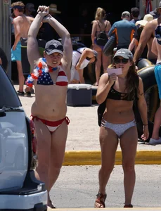 Sexy bikini girls