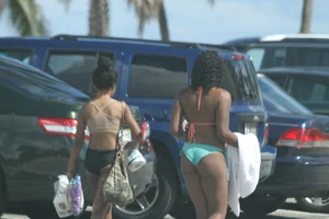 Huge collection of sexy girls out in bikinis in Florida
