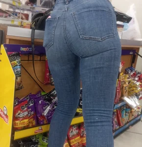 Amazing girl bubble butt in tights jeans