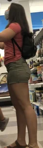 Thicc art lover Milf in shorts