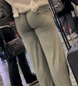 [ God Tier ] Deep wedgie ass eating leggings showoff (OC)