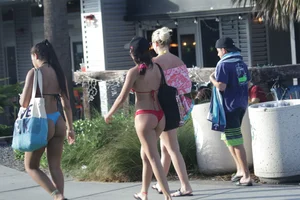 Deerfield Beach bikini babes