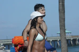 Even more hot and sexy bikini babes in Florida