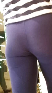 Candid girls in leggings and tights